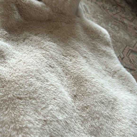 Zara fur vest reversible 2-3T - Picture 4 of 6